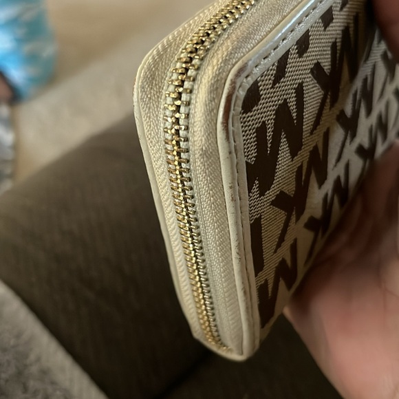 MK Zippy Cloth Large Wallet - Picture 11 of 12